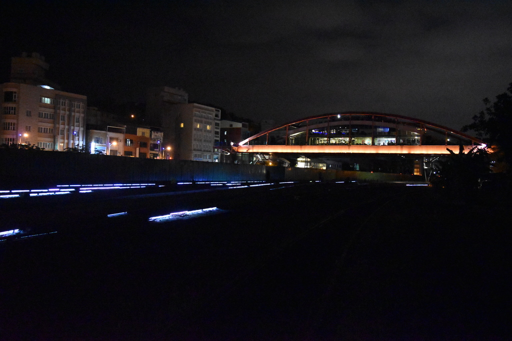 夜晚限定灯光秀~点亮百年铁道~美丽绚烂超浪漫~夜景散发城市魅力