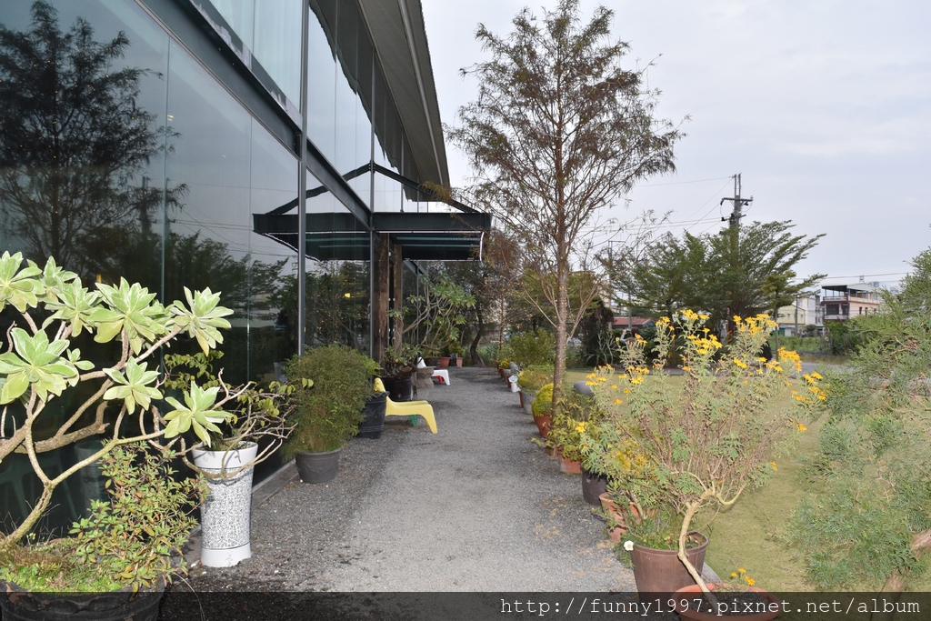 【屏东-林边】玻璃心空景观餐厅~赏夕阳~看星空~小朋友们可在绿野上